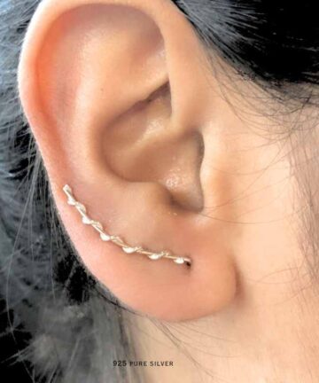 Twisted earcuff